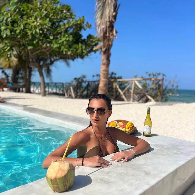 Guest relaxing in the pool of Villa 01